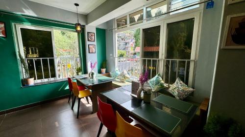 darjeeling hillside inn