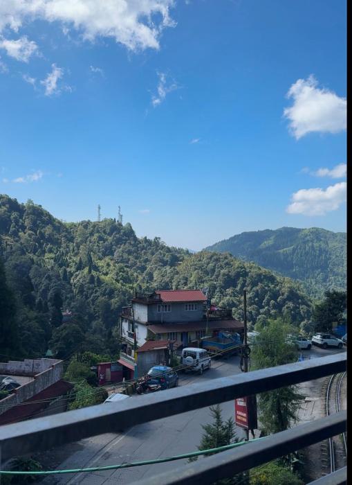 darjeeling hillside inn