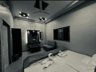 prakash paying guest house