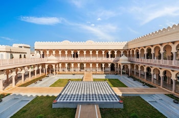 kesarbagh palace