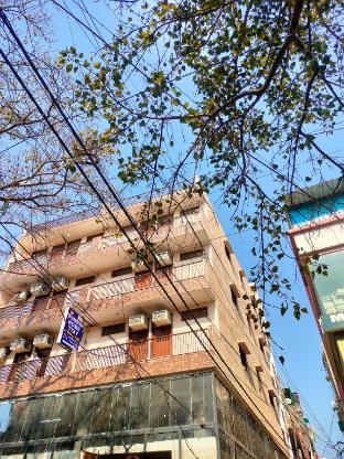 hotel diamond stay 10 minutes walking from nizamuddin railway station
