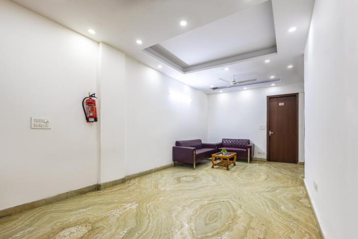 hotel diamond stay 10 minutes walking from nizamuddin railway station