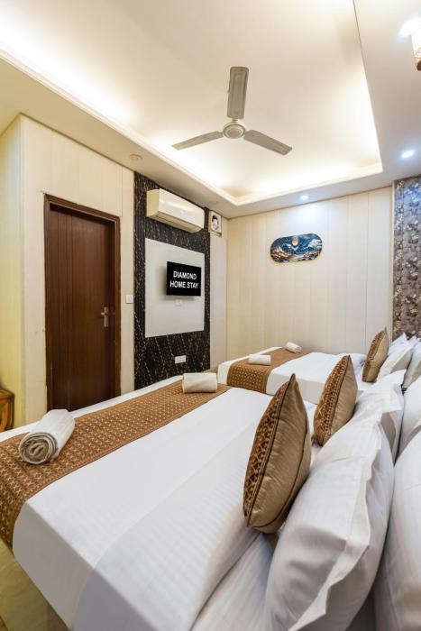hotel diamond stay 10 minutes walking from nizamuddin railway station