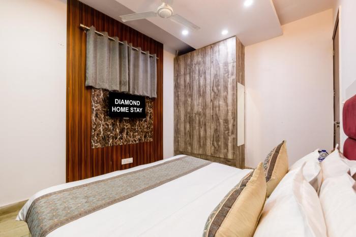 hotel diamond stay 10 minutes walking from nizamuddin railway station