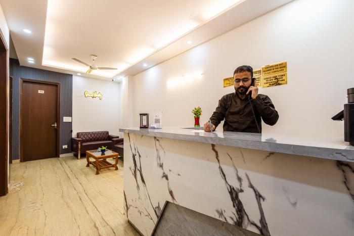 hotel diamond stay 10 minutes walking from nizamuddin railway station