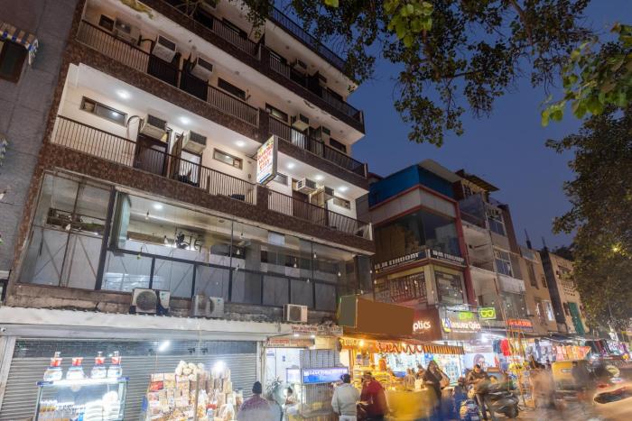 hotel diamond stay 10 minutes walking from nizamuddin railway station