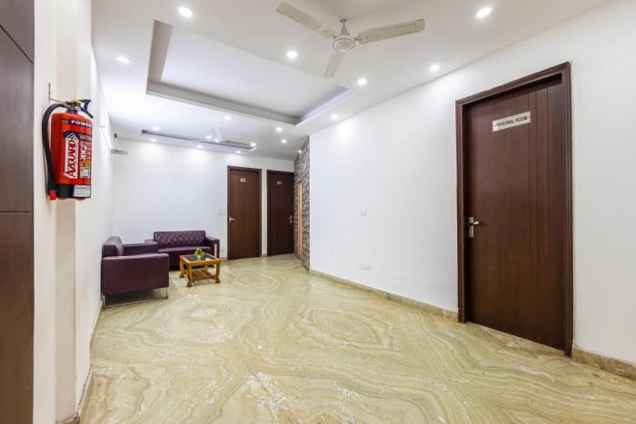 hotel diamond stay 10 minutes walking from nizamuddin railway station
