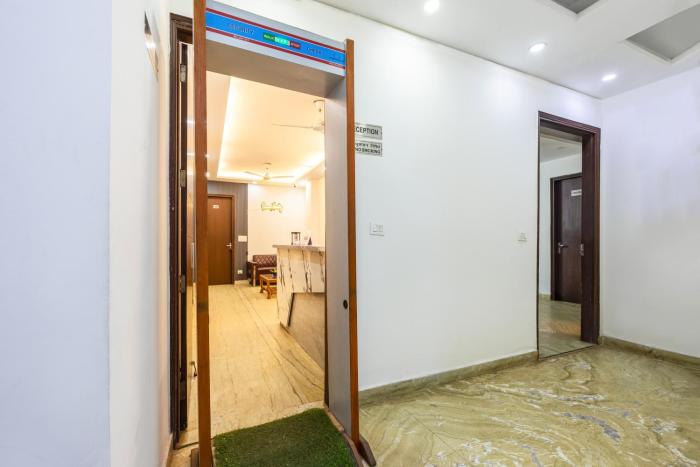 hotel diamond stay 10 minutes walking from nizamuddin railway station
