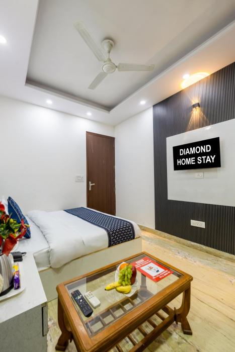 hotel diamond stay 10 minutes walking from nizamuddin railway station