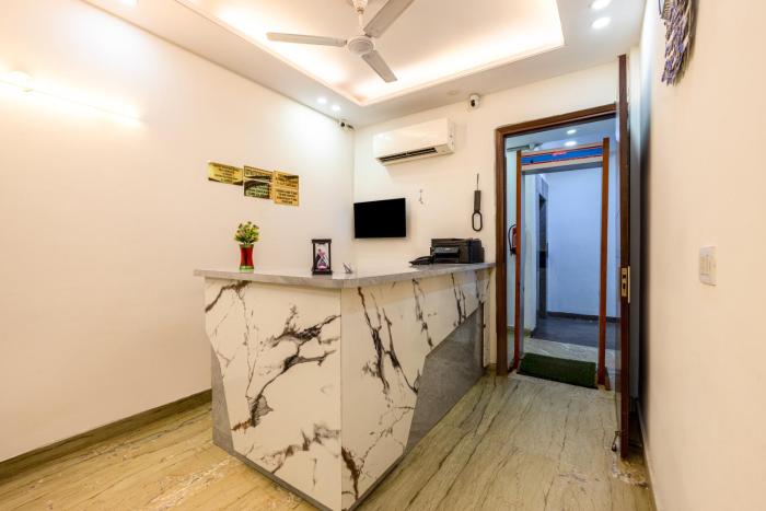 hotel diamond stay 10 minutes walking from nizamuddin railway station