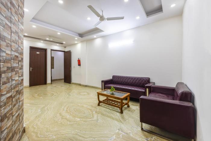 hotel diamond stay 10 minutes walking from nizamuddin railway station