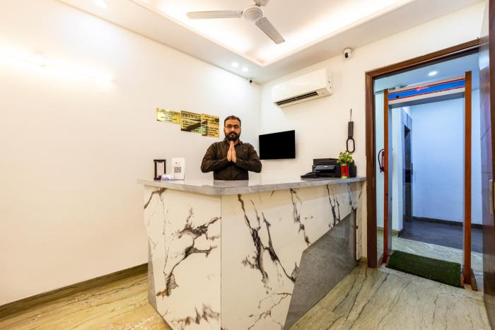 hotel diamond stay 10 minutes walking from nizamuddin railway station