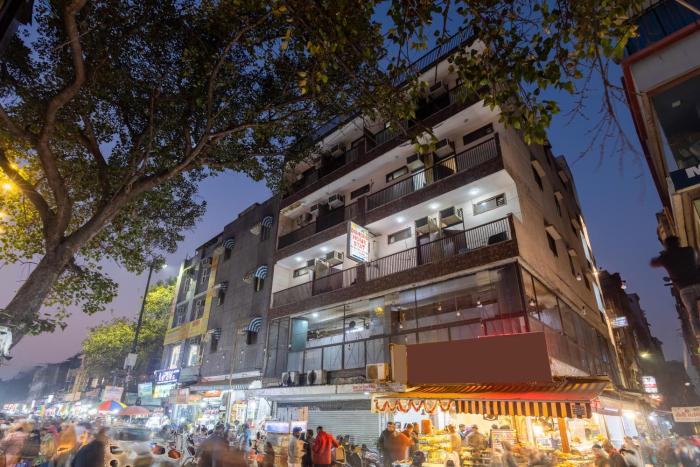 hotel diamond stay 10 minutes walking from nizamuddin railway station