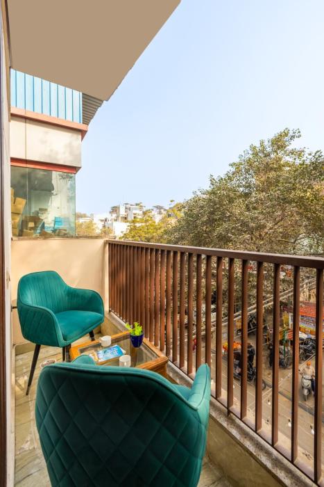 hotel diamond stay 10 minutes walking from nizamuddin railway station