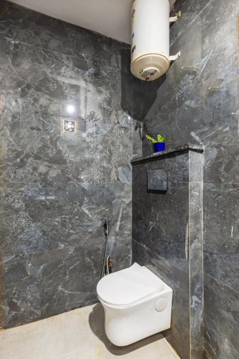 hotel diamond stay 10 minutes walking from nizamuddin railway station