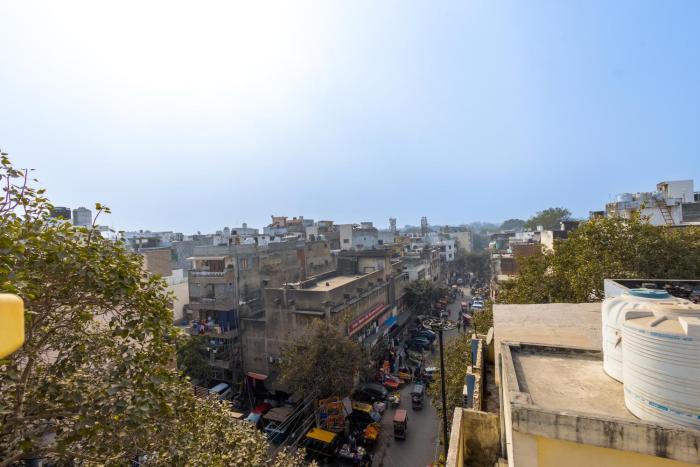 hotel diamond stay 10 minutes walking from nizamuddin railway station