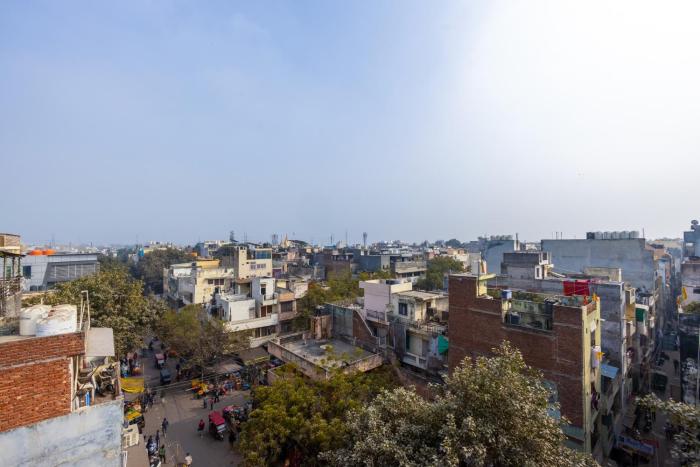 hotel diamond stay 10 minutes walking from nizamuddin railway station