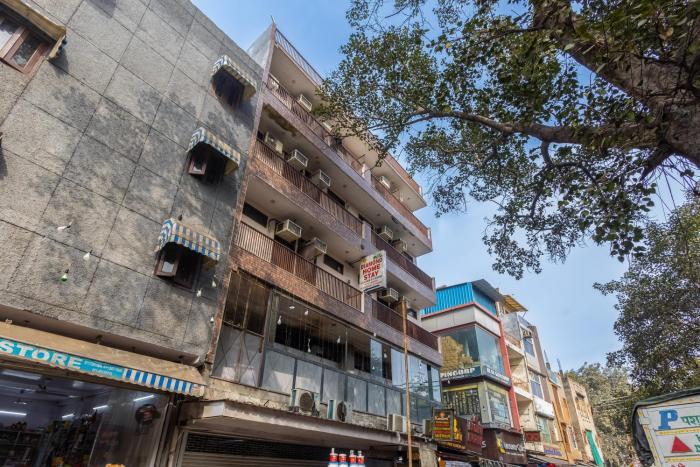 hotel diamond stay 10 minutes walking from nizamuddin railway station