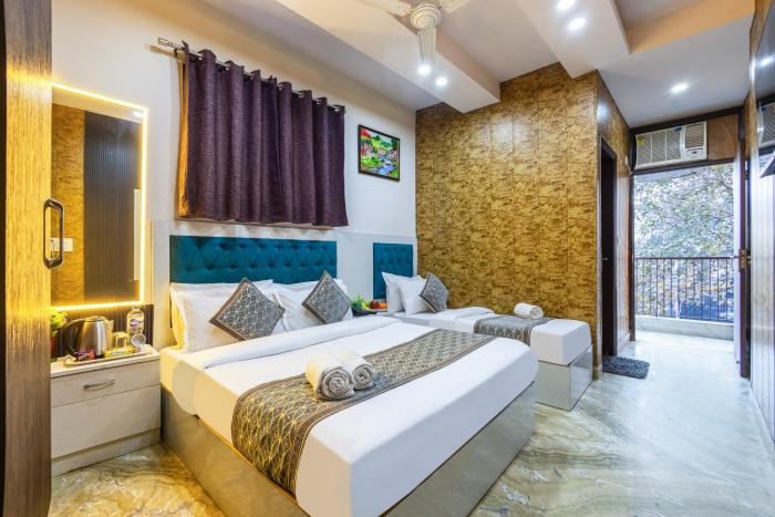 hotel diamond stay 10 minutes walking from nizamuddin railway station