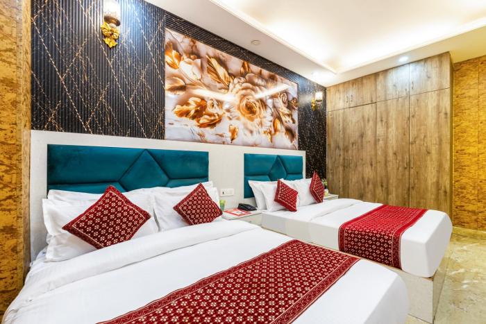 hotel diamond stay 10 minutes walking from nizamuddin railway station