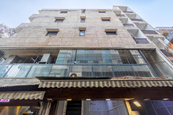 hotel diamond stay 10 minutes walking from nizamuddin railway station