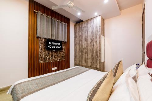 hotel diamond stay 10 minutes walking from nizamuddin railway station
