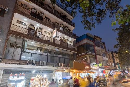 hotel diamond stay 10 minutes walking from nizamuddin railway station