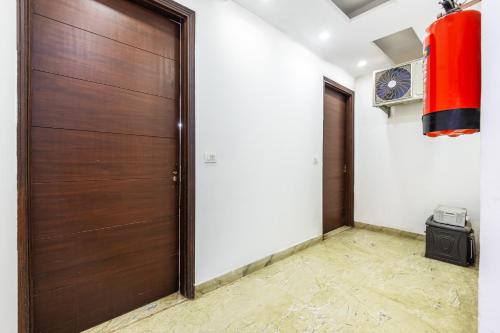 hotel diamond stay 10 minutes walking from nizamuddin railway station