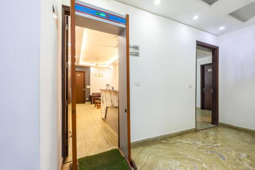 hotel diamond stay 10 minutes walking from nizamuddin railway station