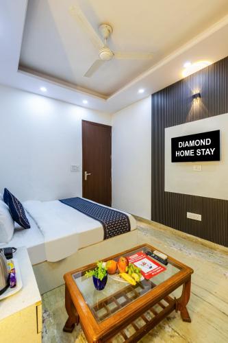 hotel diamond stay 10 minutes walking from nizamuddin railway station
