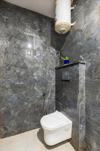 hotel diamond stay 10 minutes walking from nizamuddin railway station