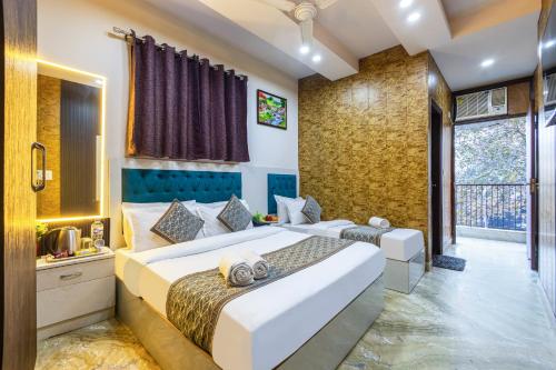hotel diamond stay 10 minutes walking from nizamuddin railway station