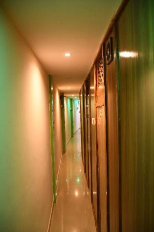 airport cabin stay