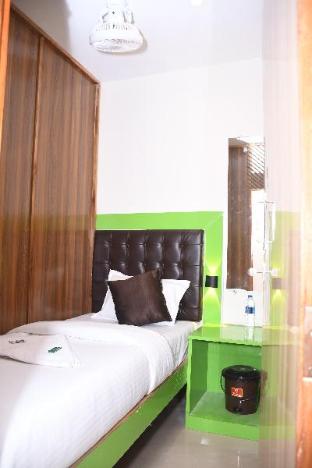 airport cabin stay