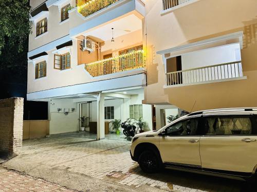 zoomstay 3bhk apartments