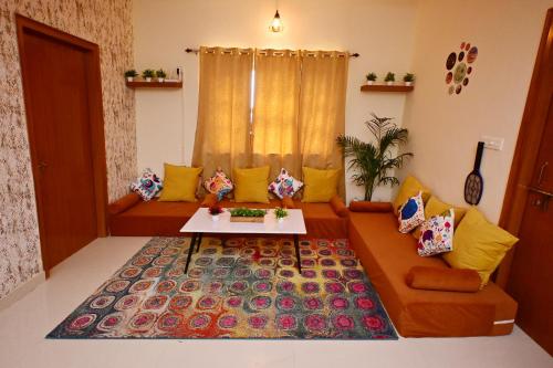 Zoomstay 3Bhk Apartments,,5 star