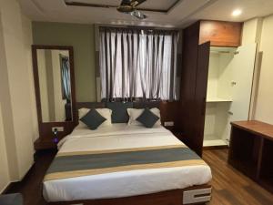 hotel omkareshwar inn