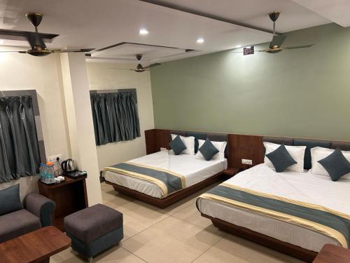 Hotel Omkareshwar Inn,,3 star