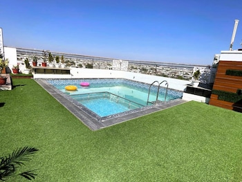 hotel roop highlights