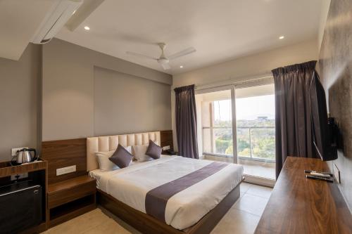 the living hub business hotel kolhapur