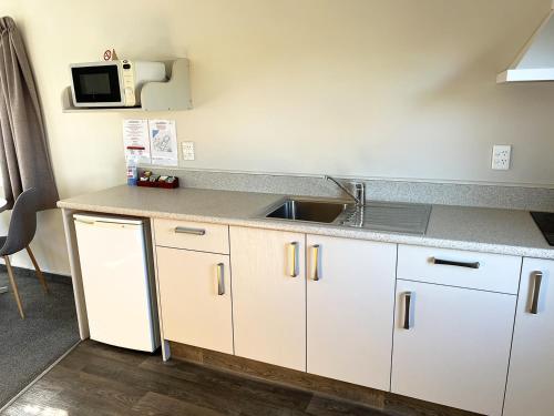 jade court motor lodge