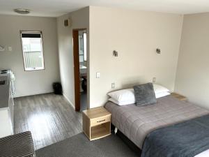 jade court motor lodge