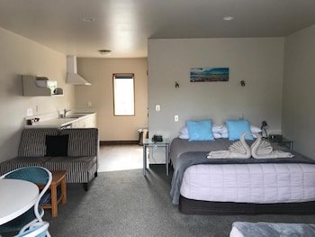 jade court motor lodge