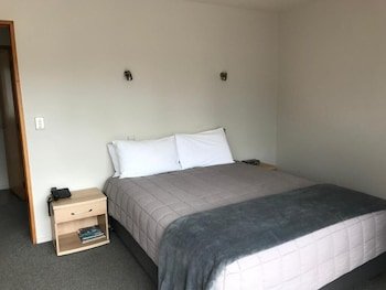 jade court motor lodge