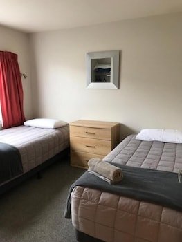 jade court motor lodge