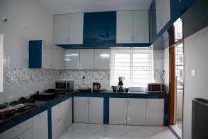 yellow bells serviced apartments hitech city