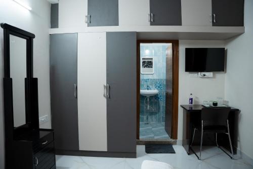 yellow bells serviced apartments hitech city