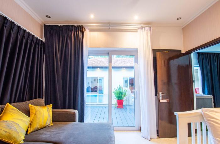 seaside villa 2 pools beach at 50m