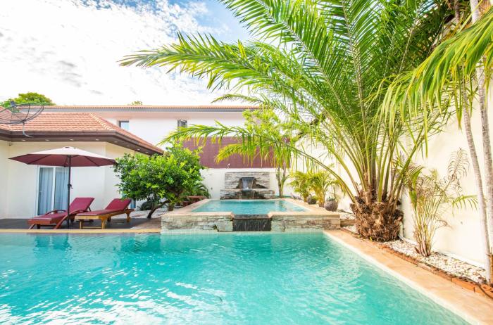 seaside villa 2 pools beach at 50m