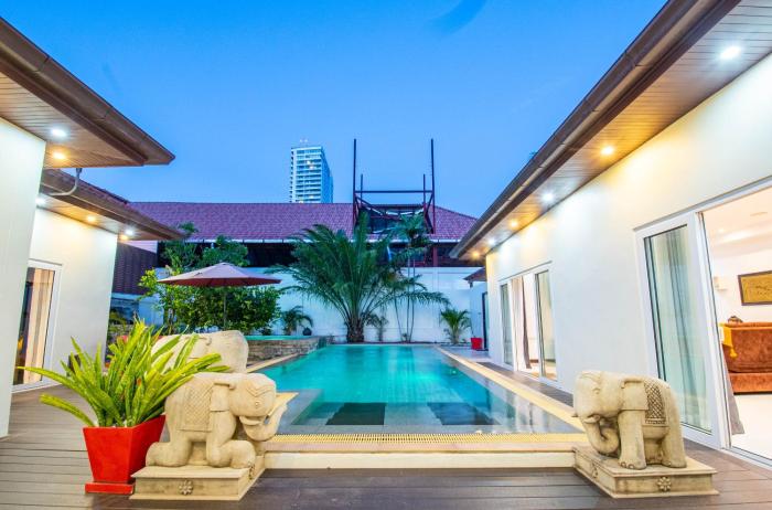 seaside villa 2 pools beach at 50m